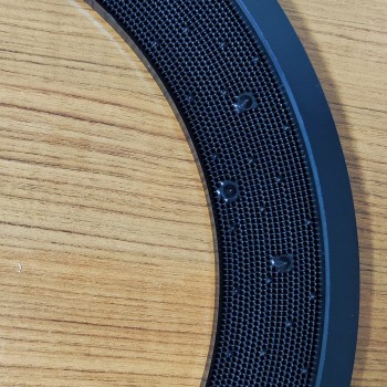 Segment 1/4 crnog kruga oko mete Segment 1/4 crnog kruga oko mete